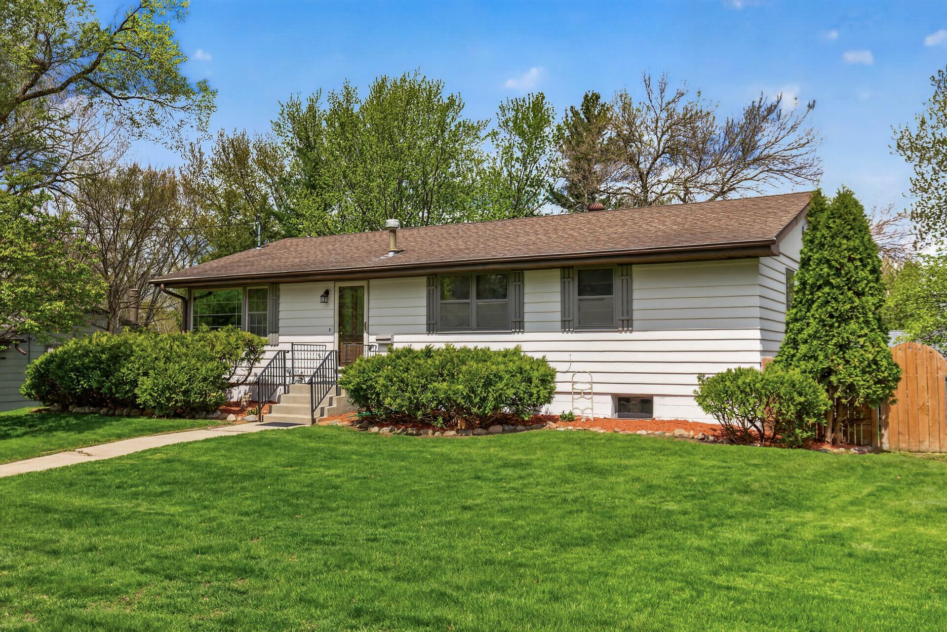 01_908_Greenvale_Ave_W1_mls.jpg