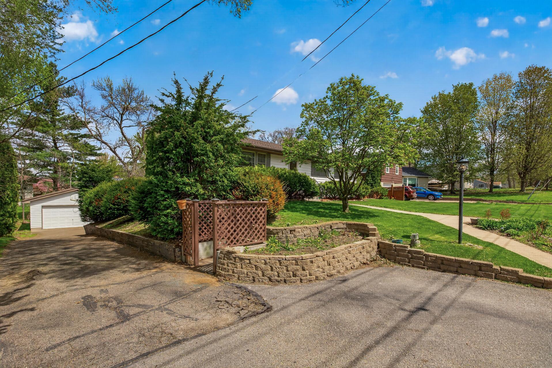 02_908_Greenvale_Ave_W2_mls.jpg