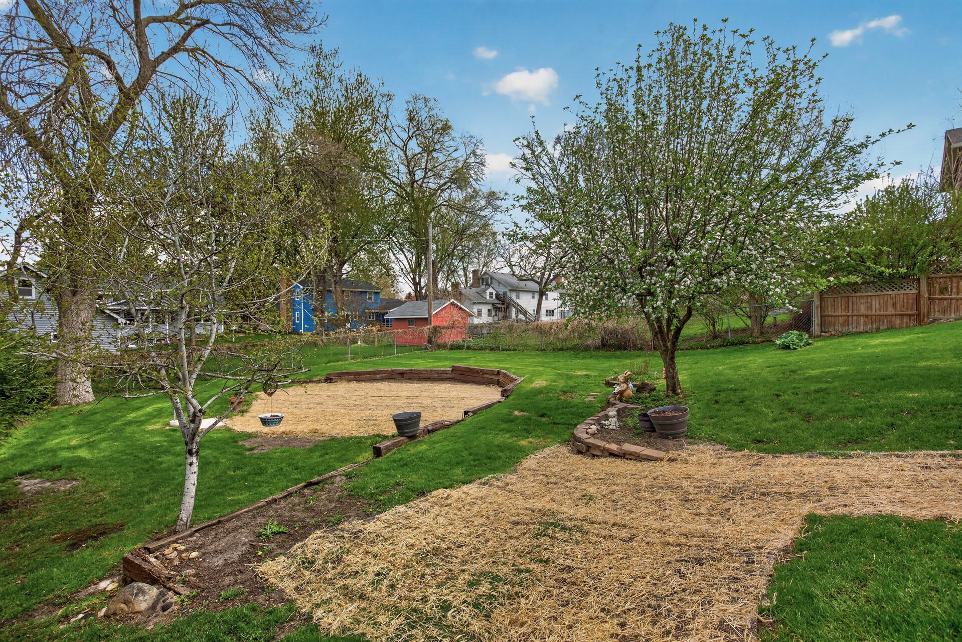33_908_Greenvale_Ave_W33_mls.jpg