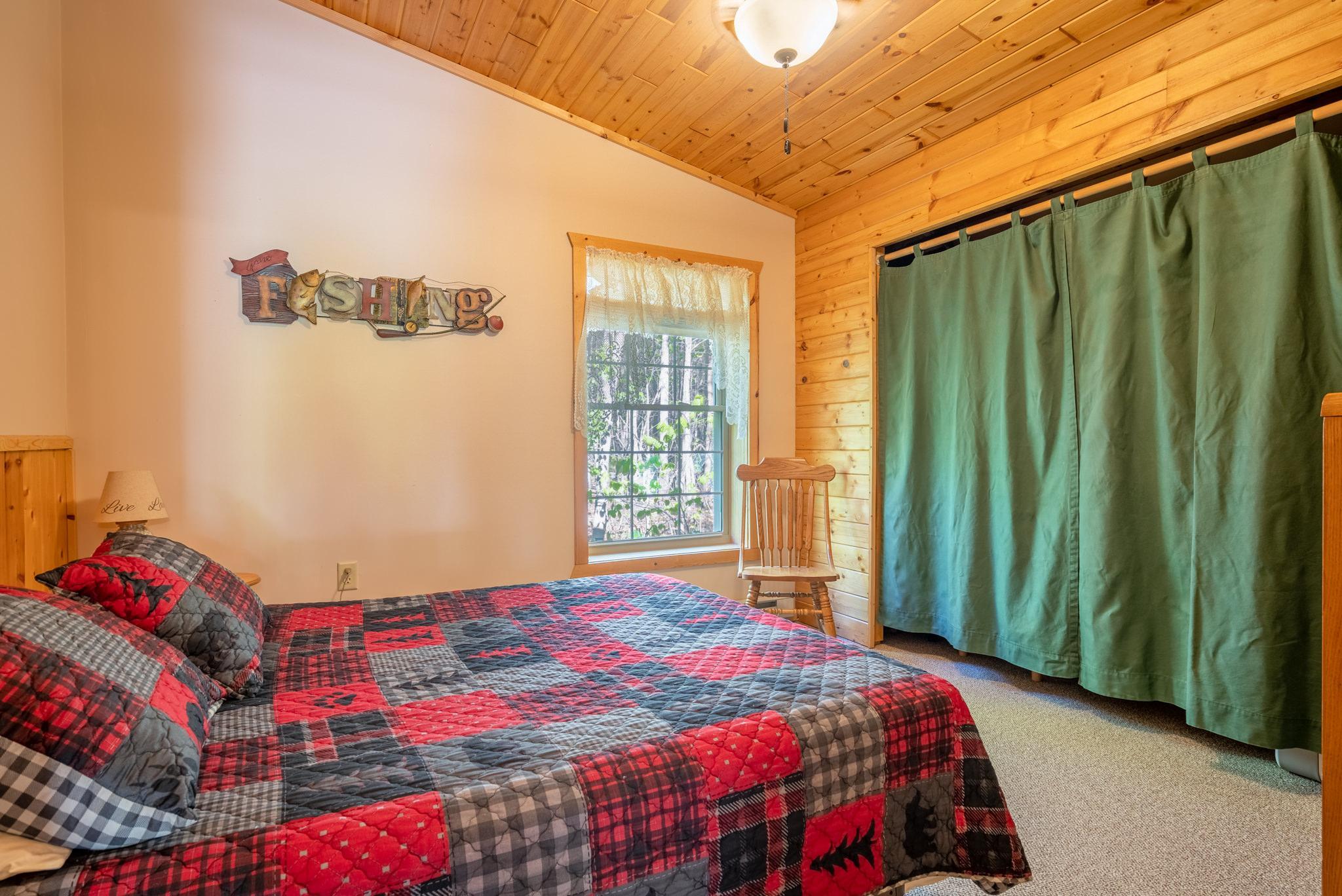 Knotty Pine 5.jpg