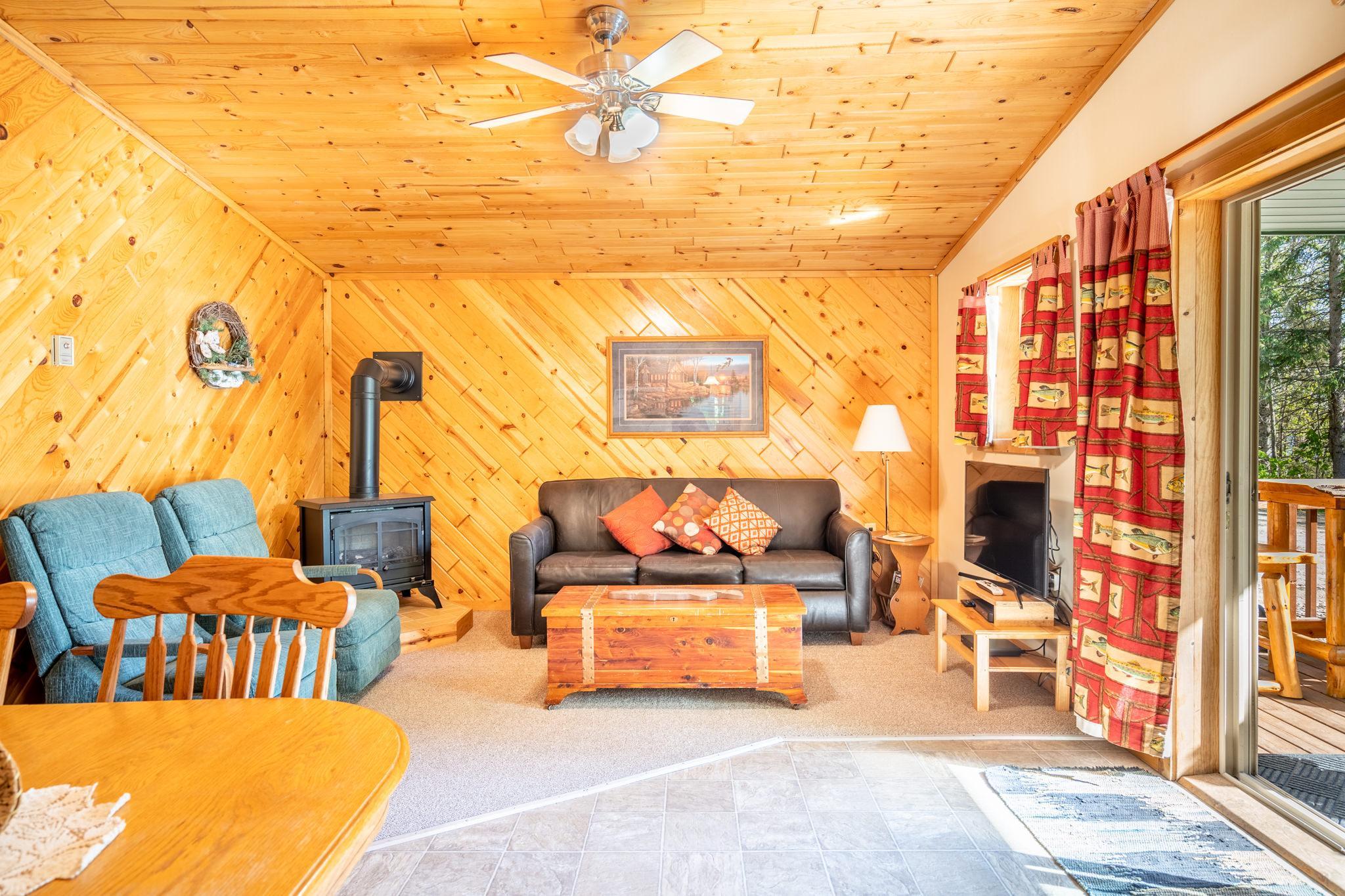 Knotty Pine 10.jpg