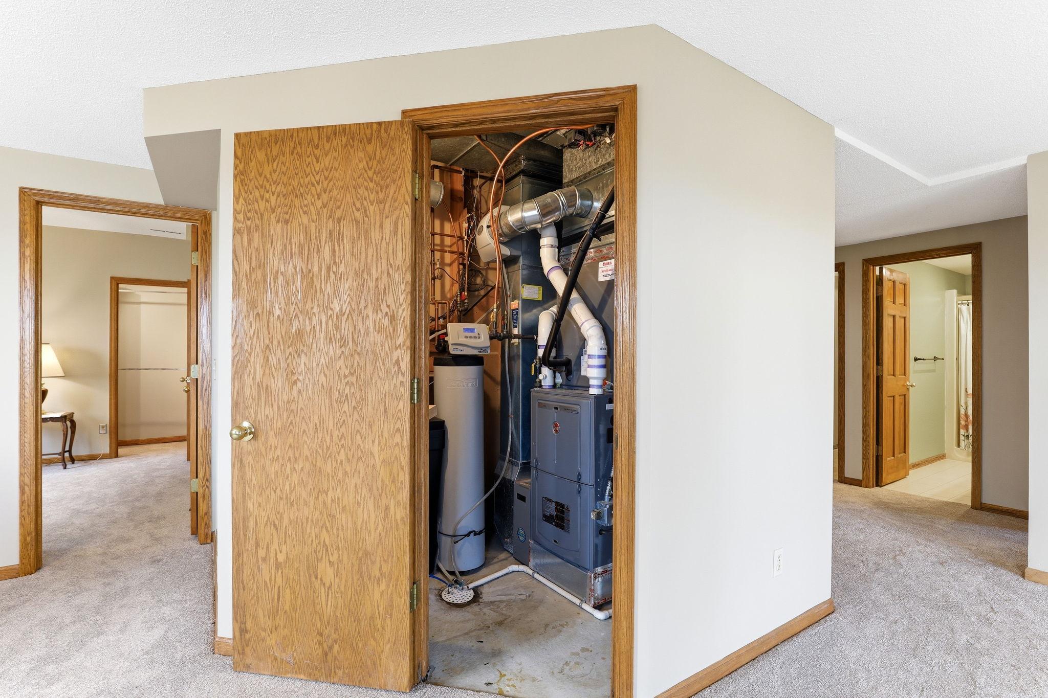 45-web-or-mls-16048-Baywood-Ln-45.jpg
