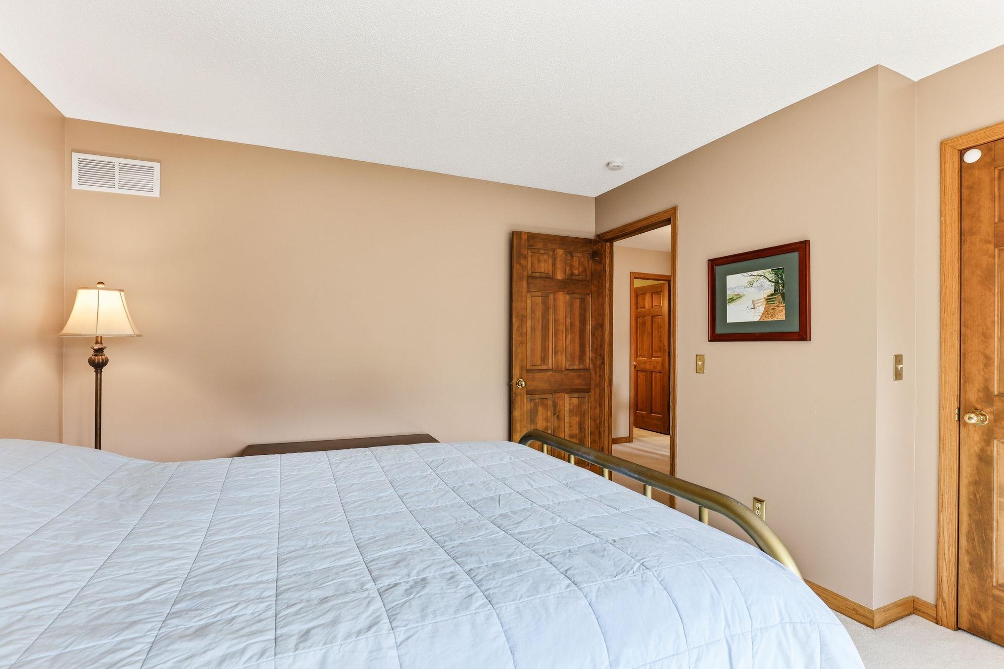 36-web-or-mls-16048-Baywood-Ln-36.jpg