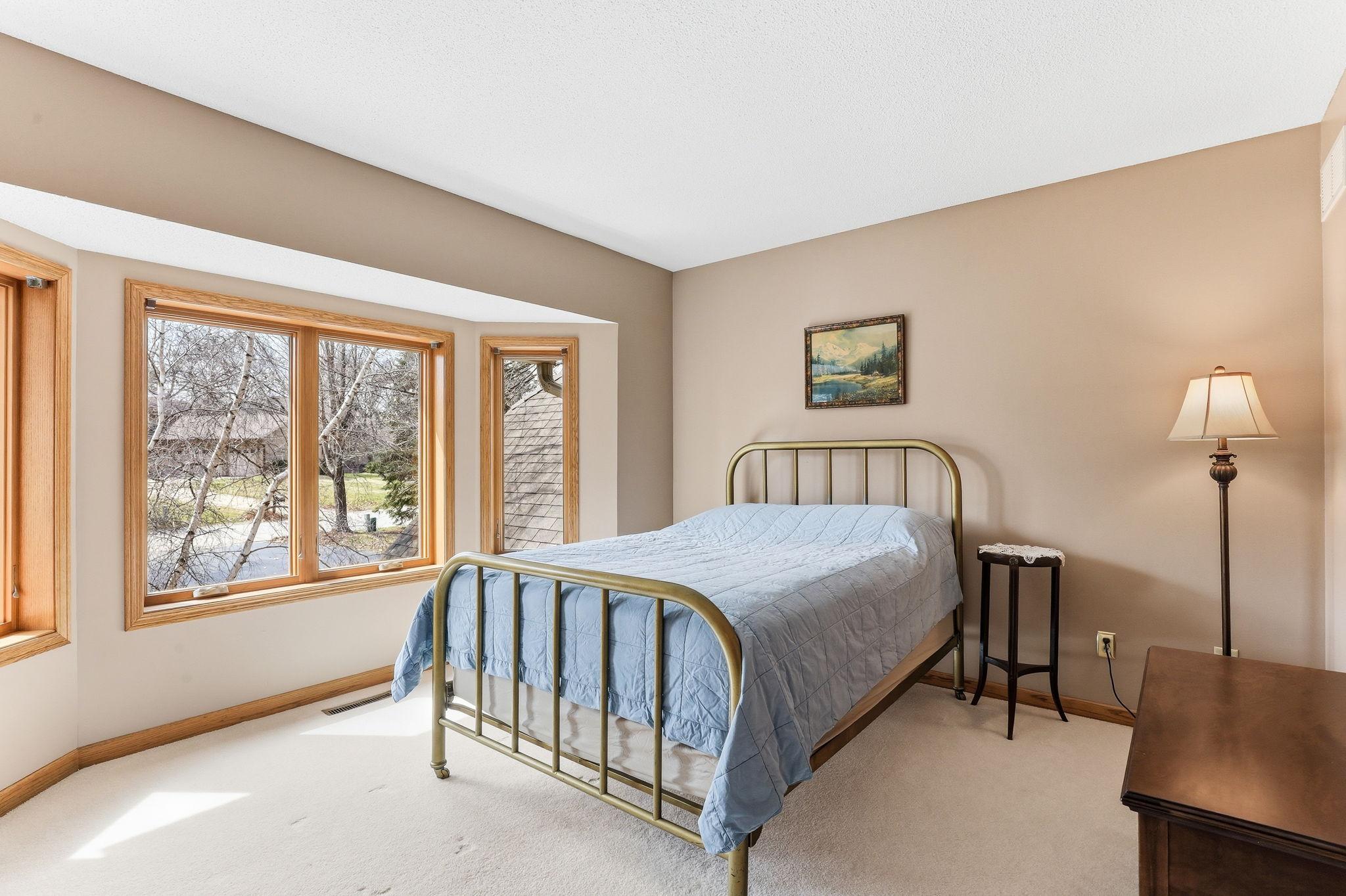 35-web-or-mls-16048-Baywood-Ln-35.jpg