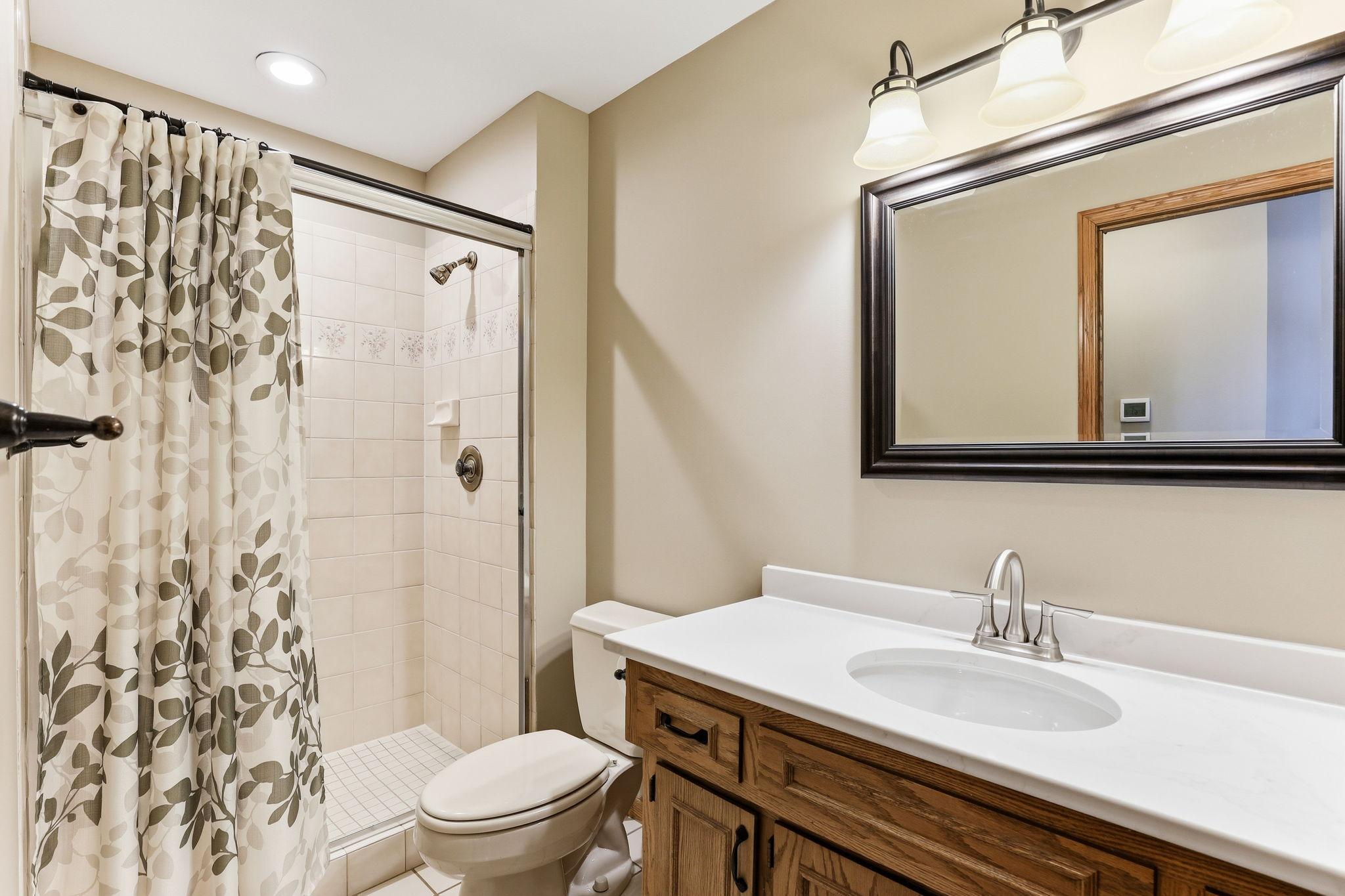 24-web-or-mls-16048-Baywood-Ln-24.jpg