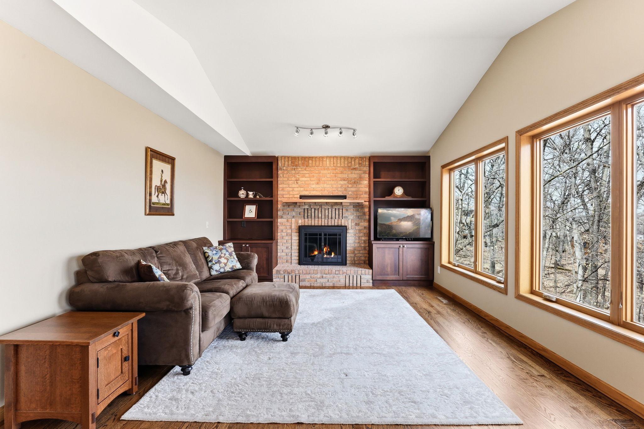 10-web-or-mls-16048-Baywood-Ln-10.jpg