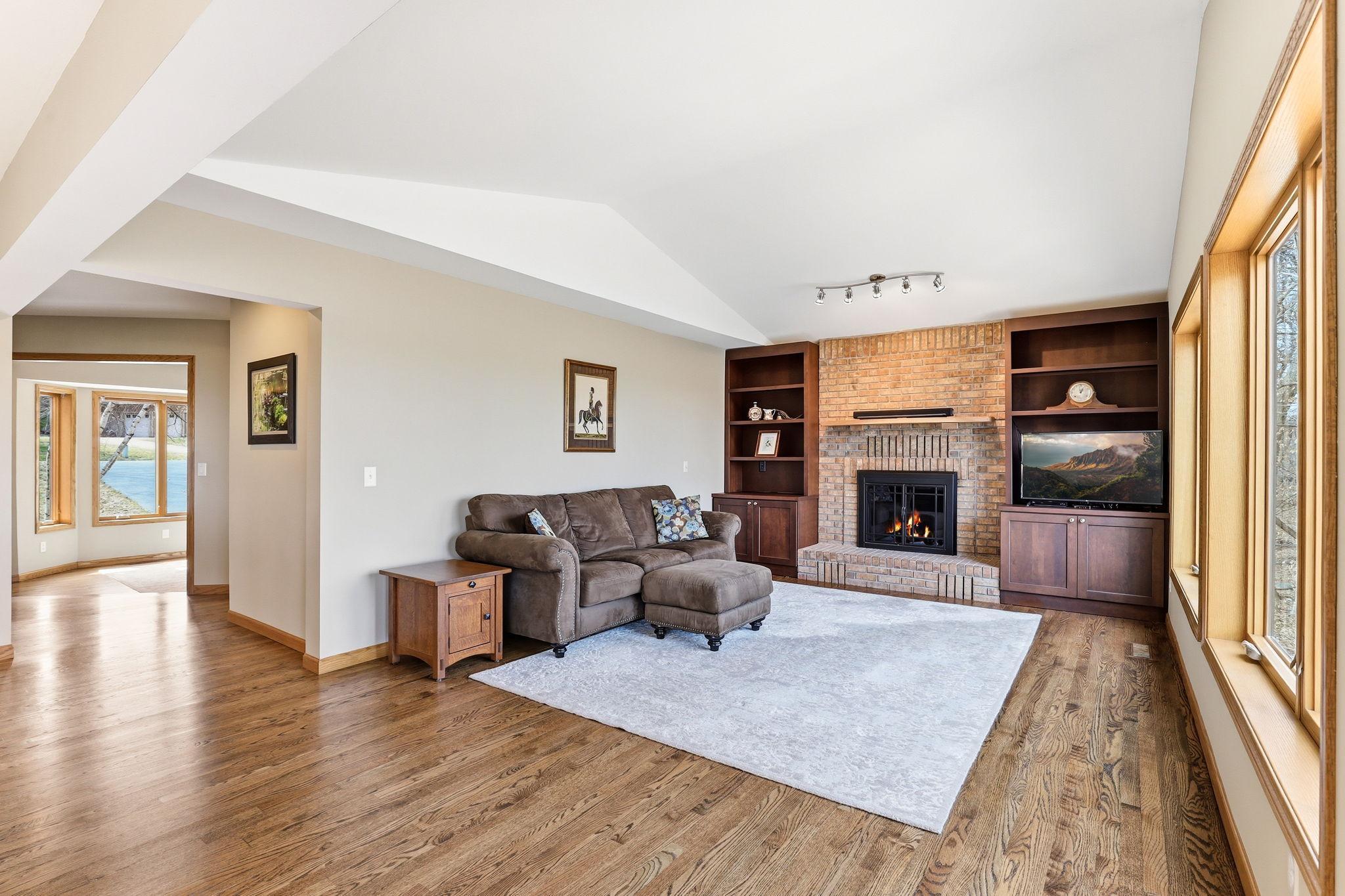 9-web-or-mls-16048-Baywood-Ln-09.jpg