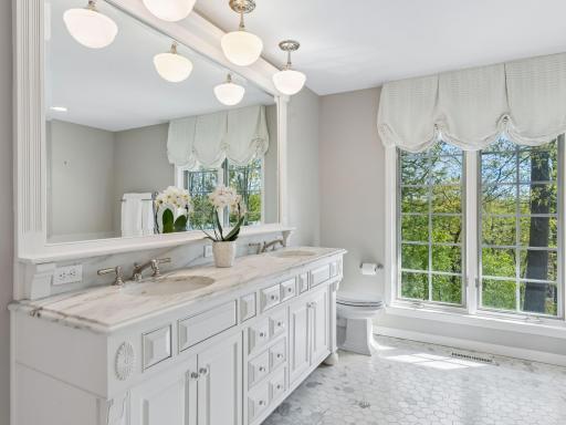 25 Bello Drive, Minneapolis, MN 55439