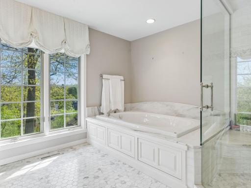 25 Bello Drive, Minneapolis, MN 55439