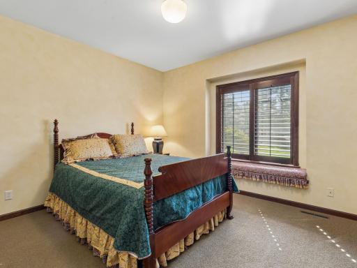 25 Bello Drive, Minneapolis, MN 55439