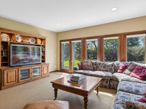25 Bello Drive, Minneapolis, MN 55439
