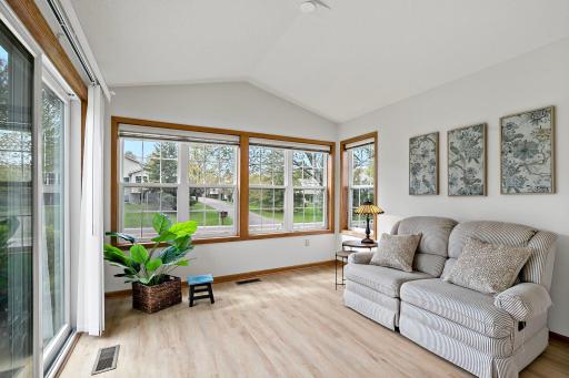 189 Wedgewood Drive, Saint Paul, MN 55115