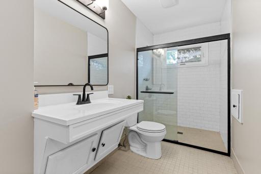 Main level 3/4 bath