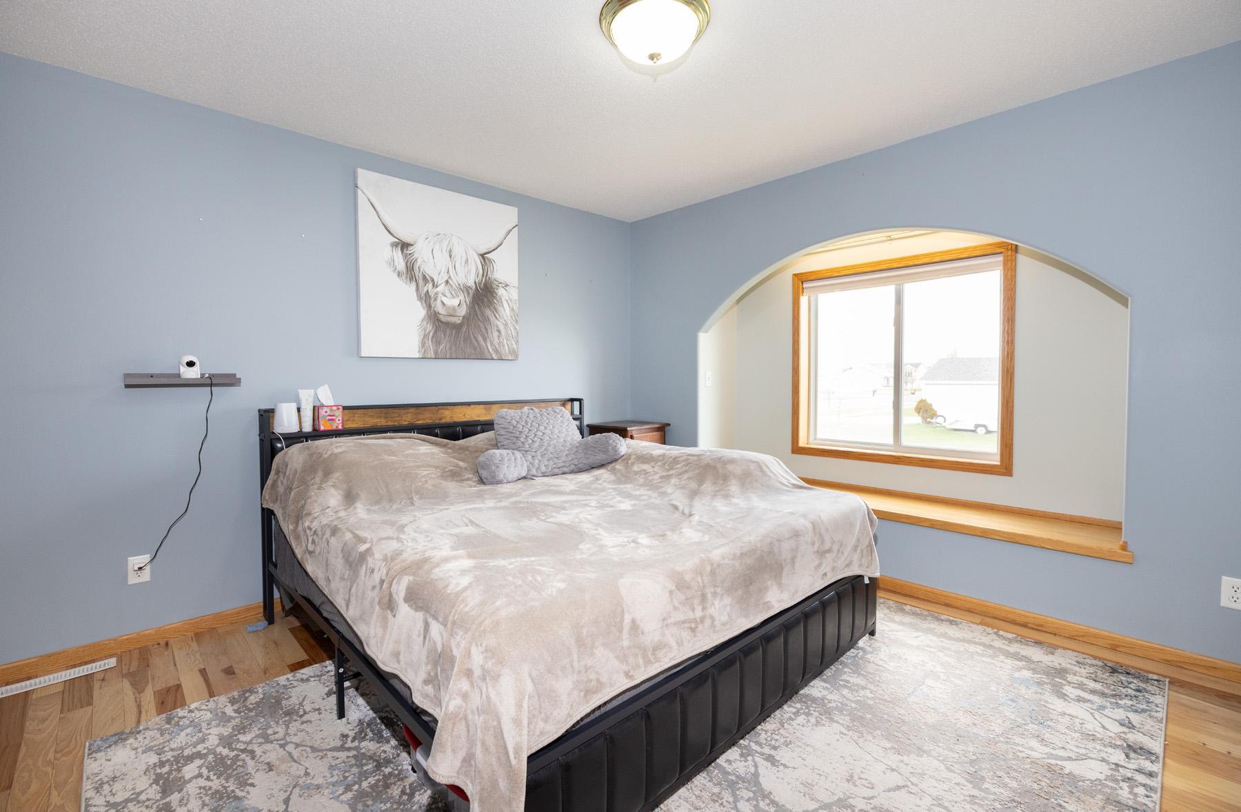 Primary Bedroon w/window seat