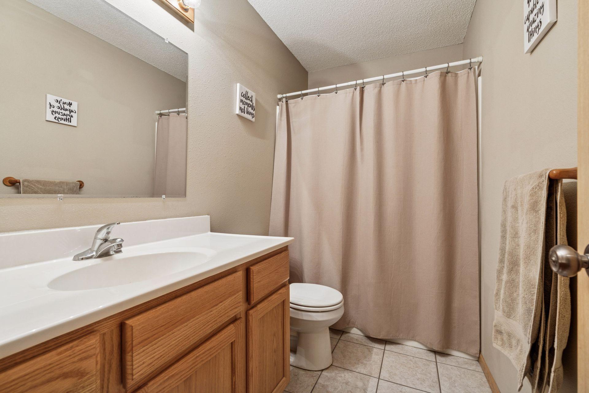 Upper level full bathroom