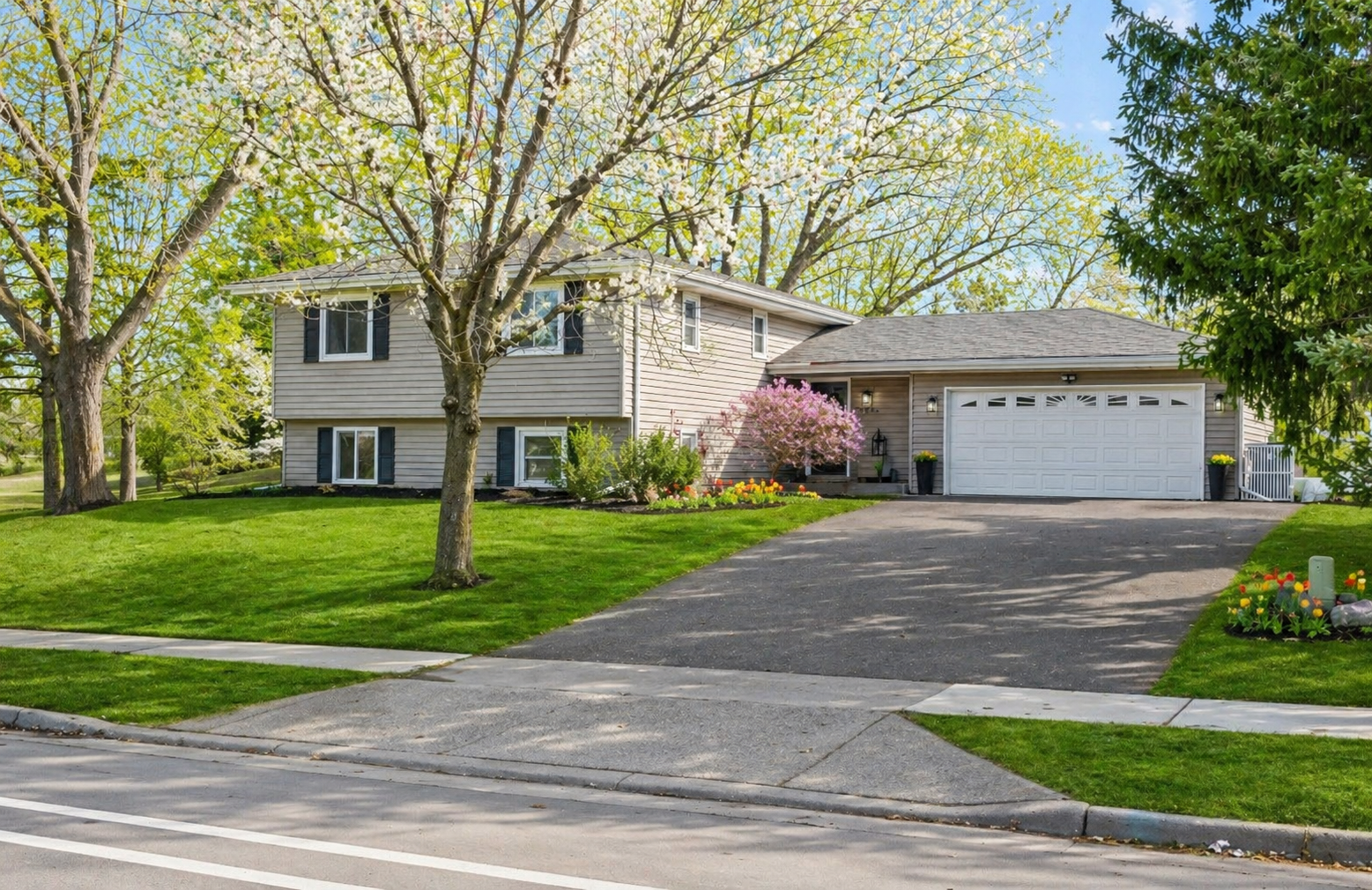 Welcome to 2946 McKnight Rd N