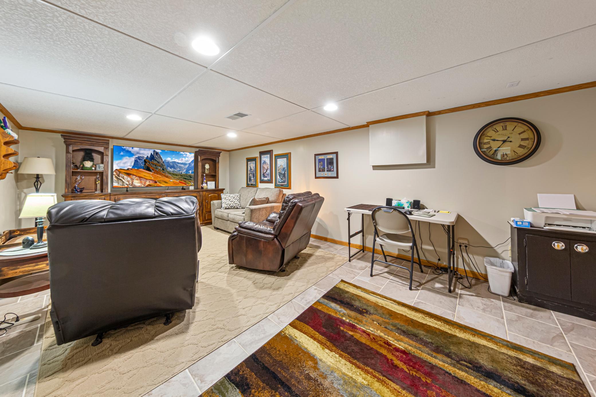 43 family room_lower.jpg