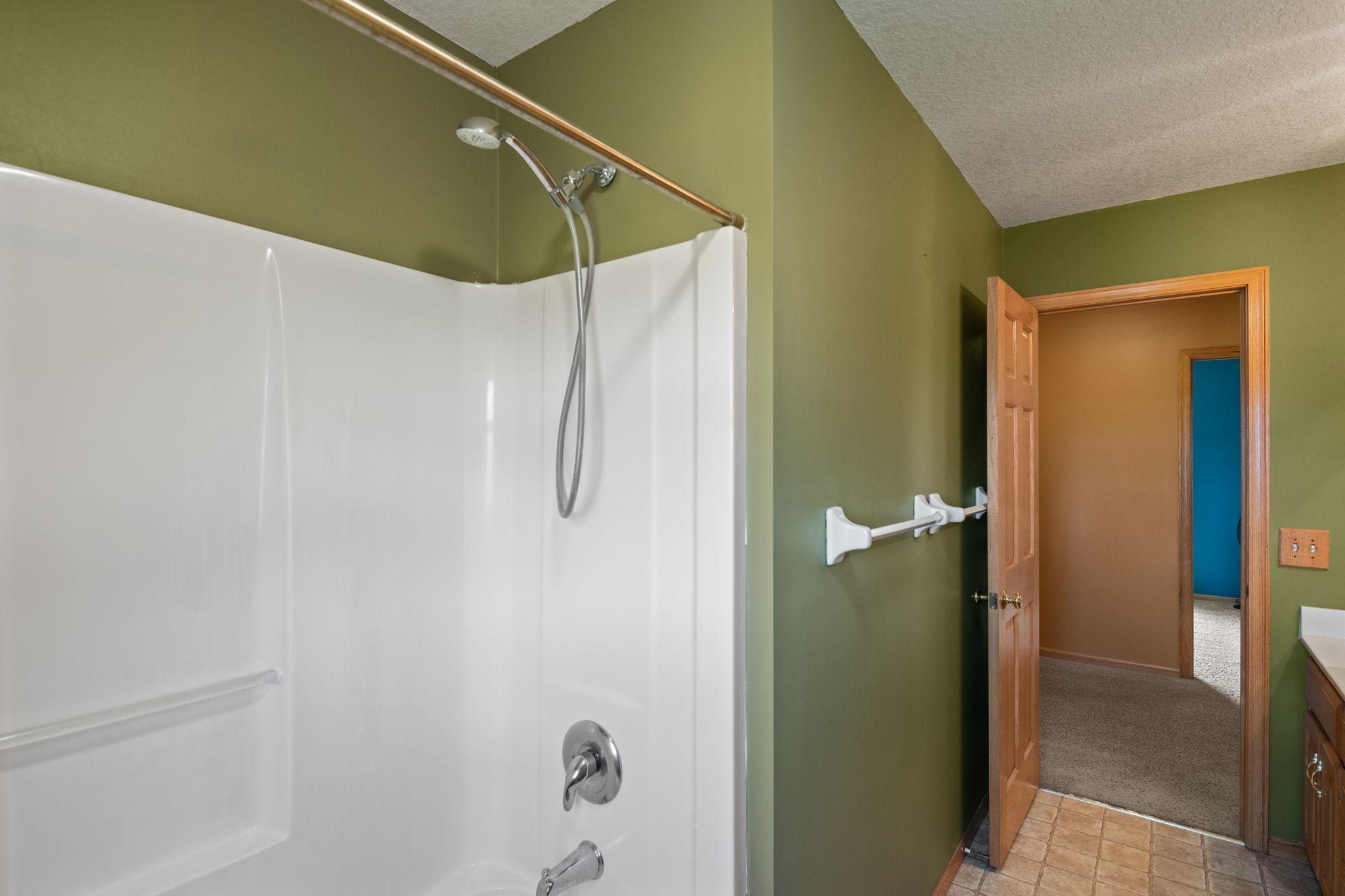38-web-or-mls-2723-174th-ave-ne.jpg
