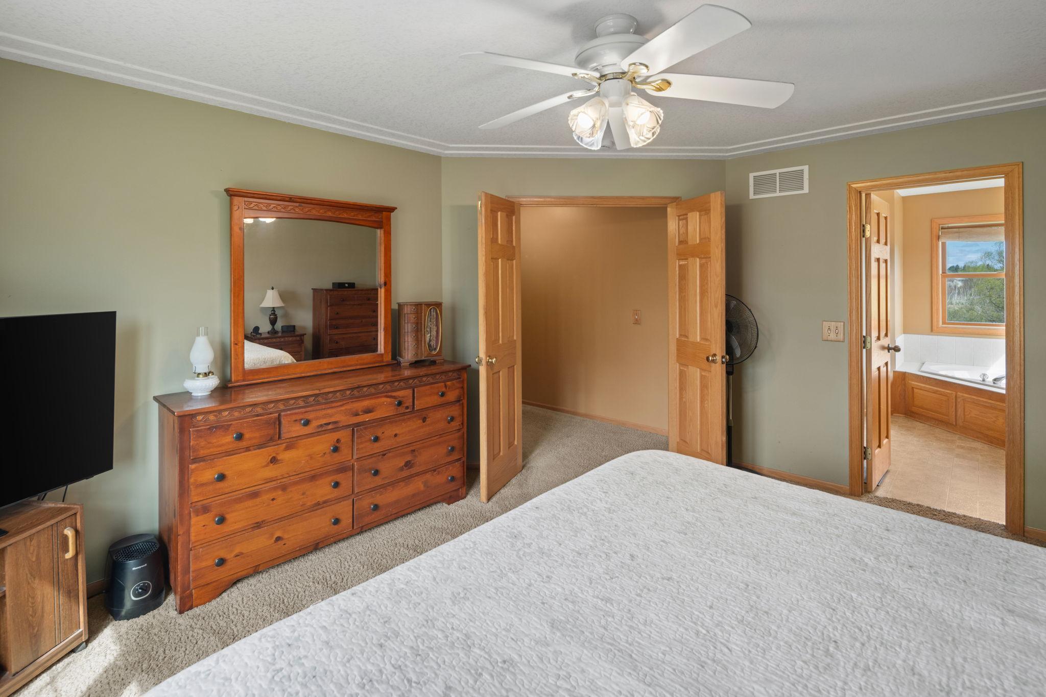 31-web-or-mls-2723-174th-ave-ne.jpg