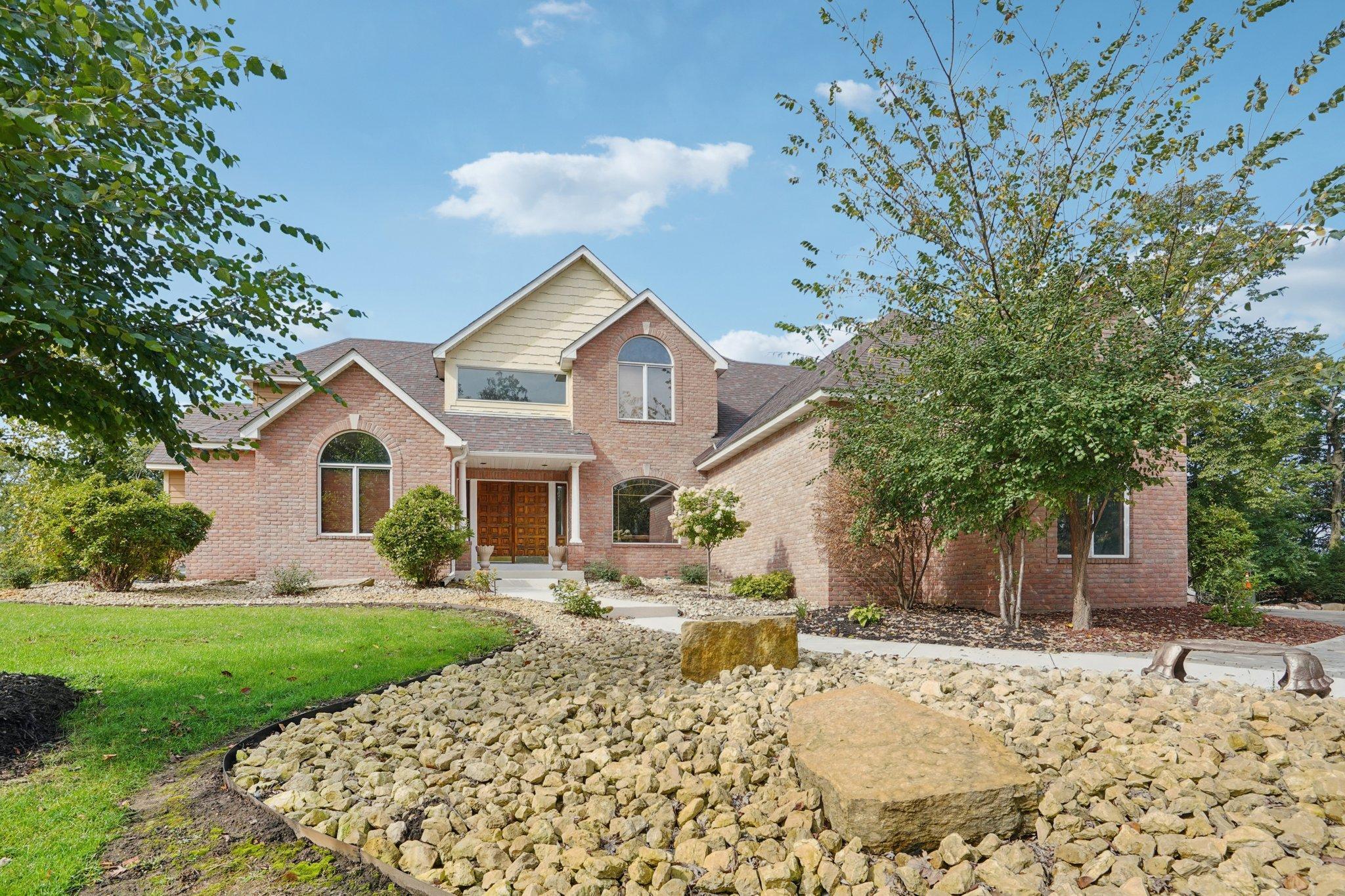 Welcome Home to 18685 Highview Ave in Lakeville!