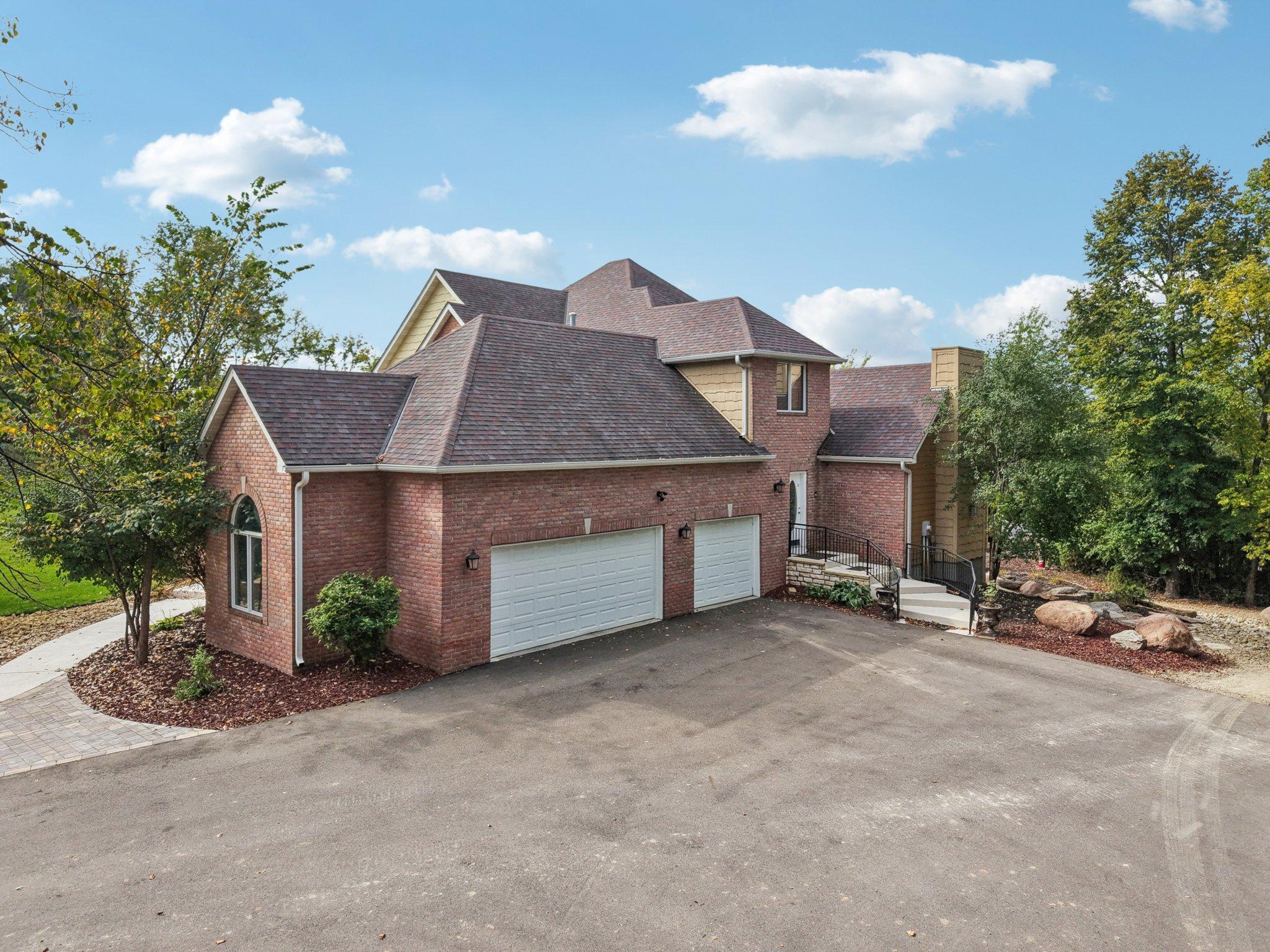 The long driveway and spacious 3 car garage allows ample space for guests or recreational toys.
