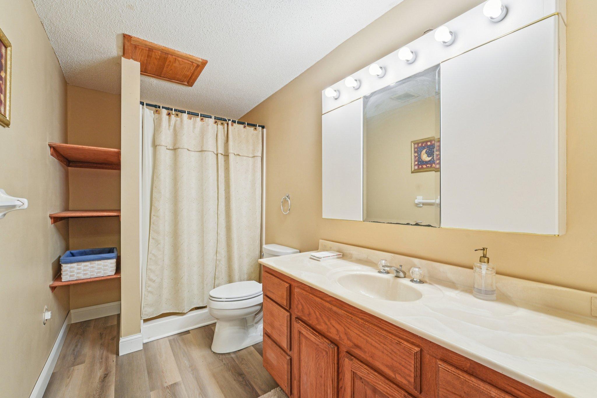 Lower level 3/4 bathroom