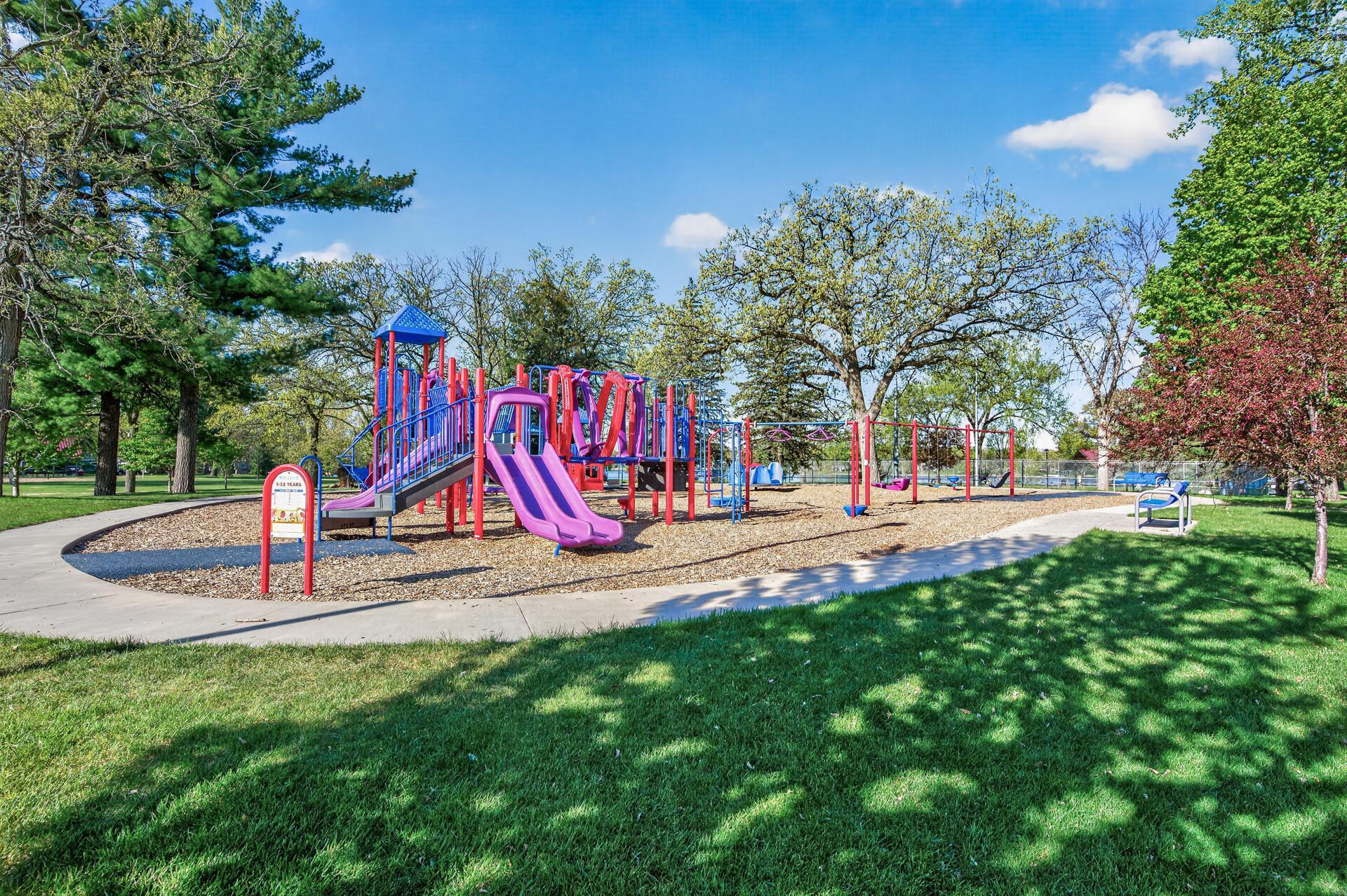 Wonderful Park Nearby to Enjoy!