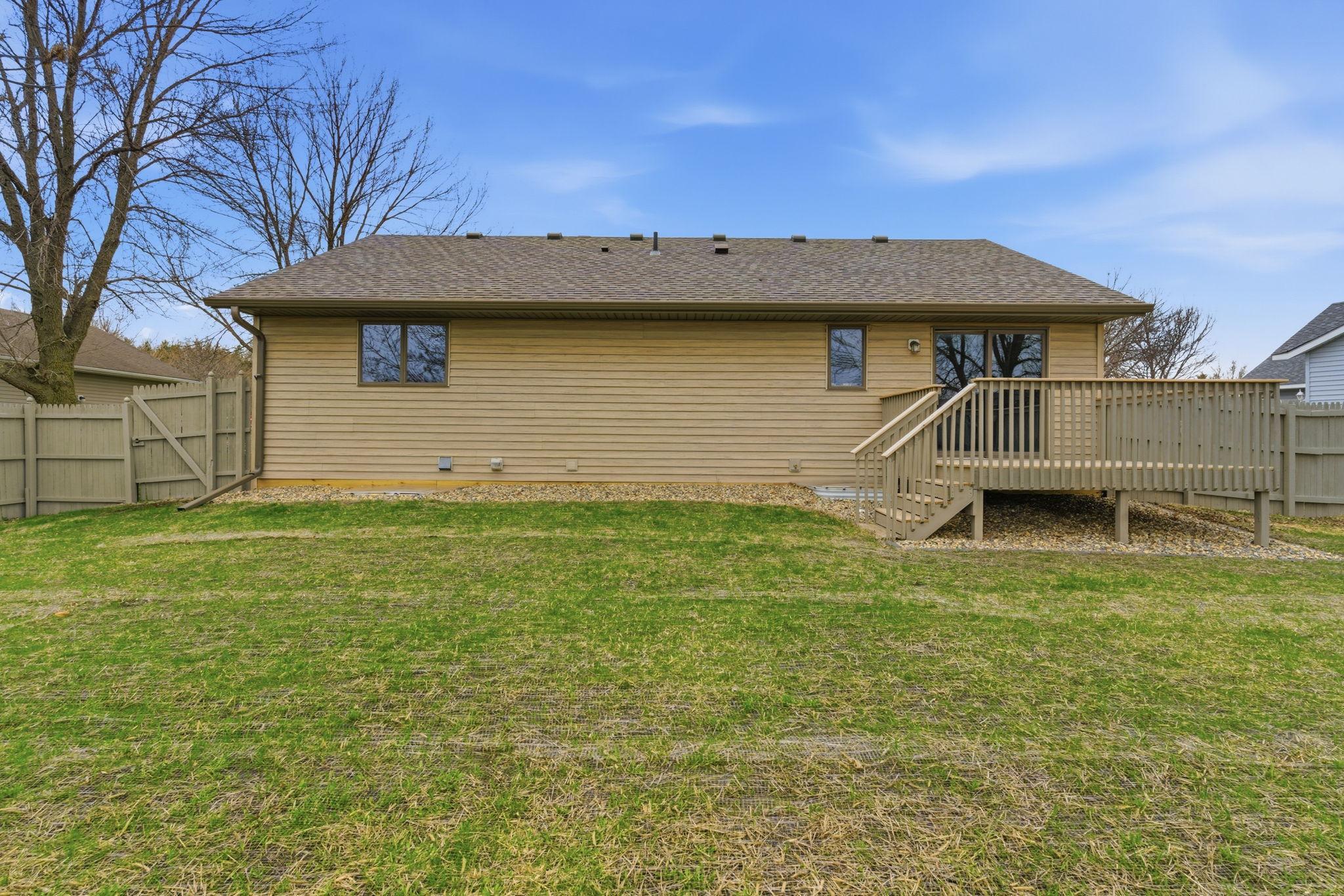 Fully fenced yard!