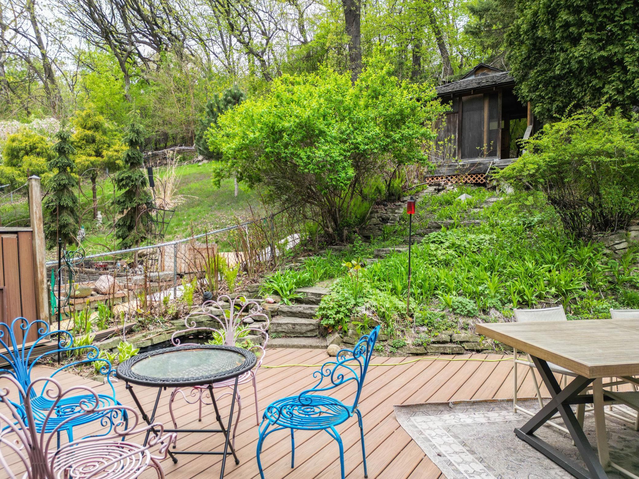 Back deck off of kitchen eat-in area