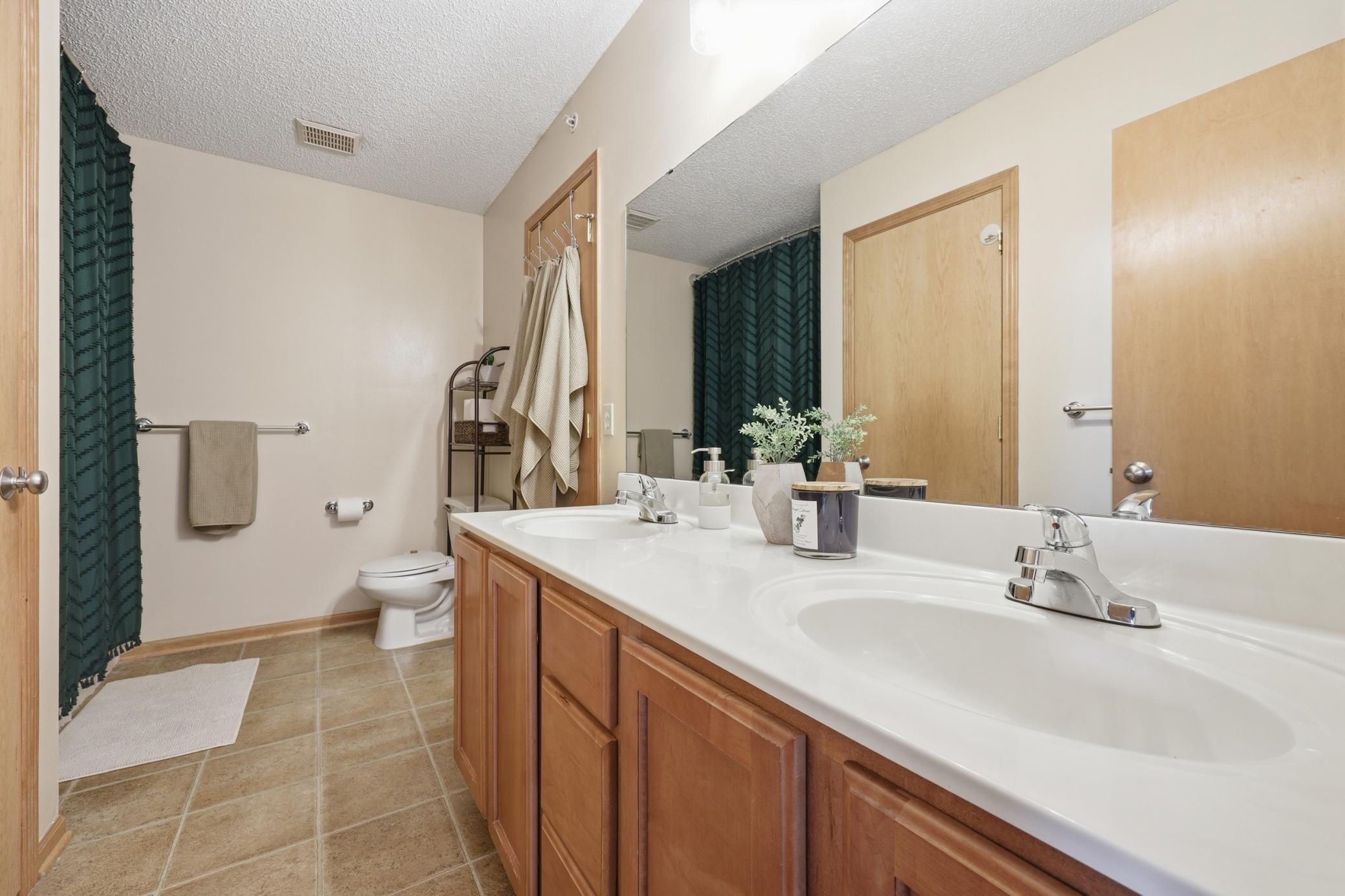 21_2894-cloverridge-chaska-021.jpg