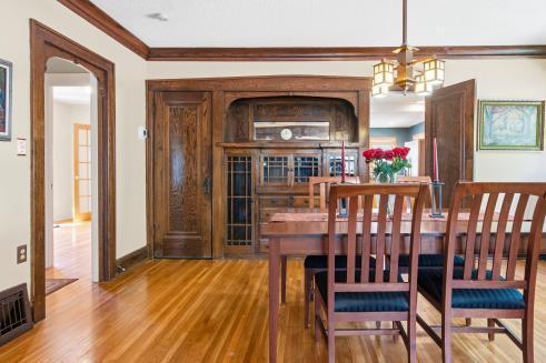 Old Word Charming Dining Room