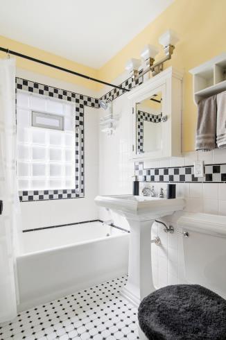 Beautiful Main Floor Full Bath