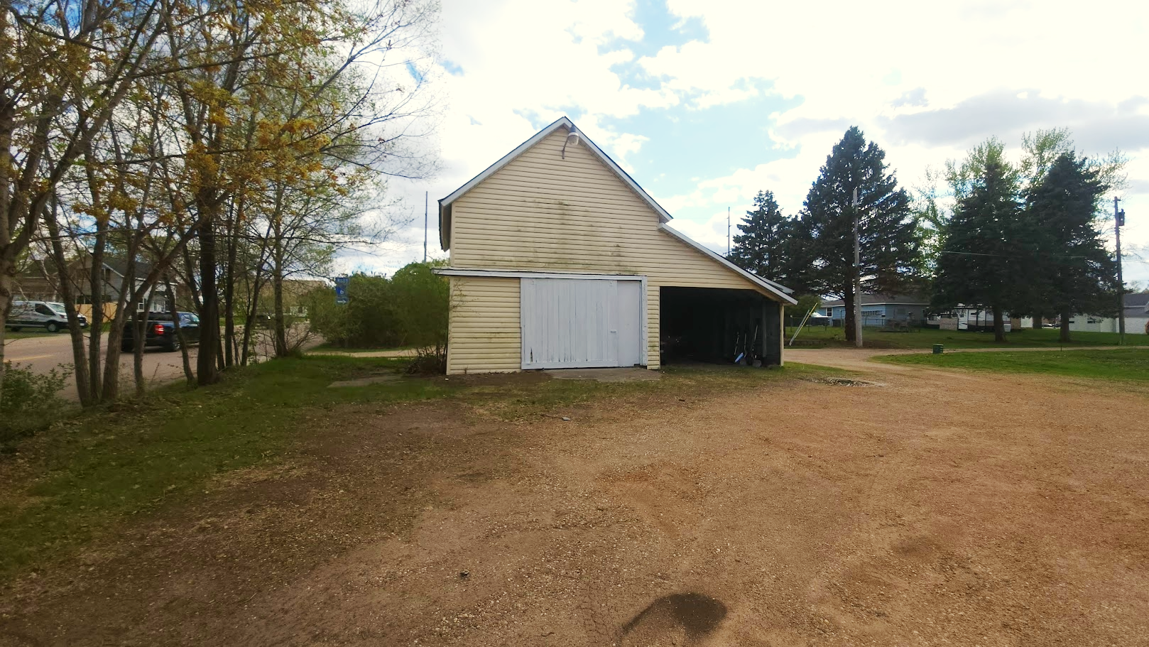 Garage/Carport/loft with storage