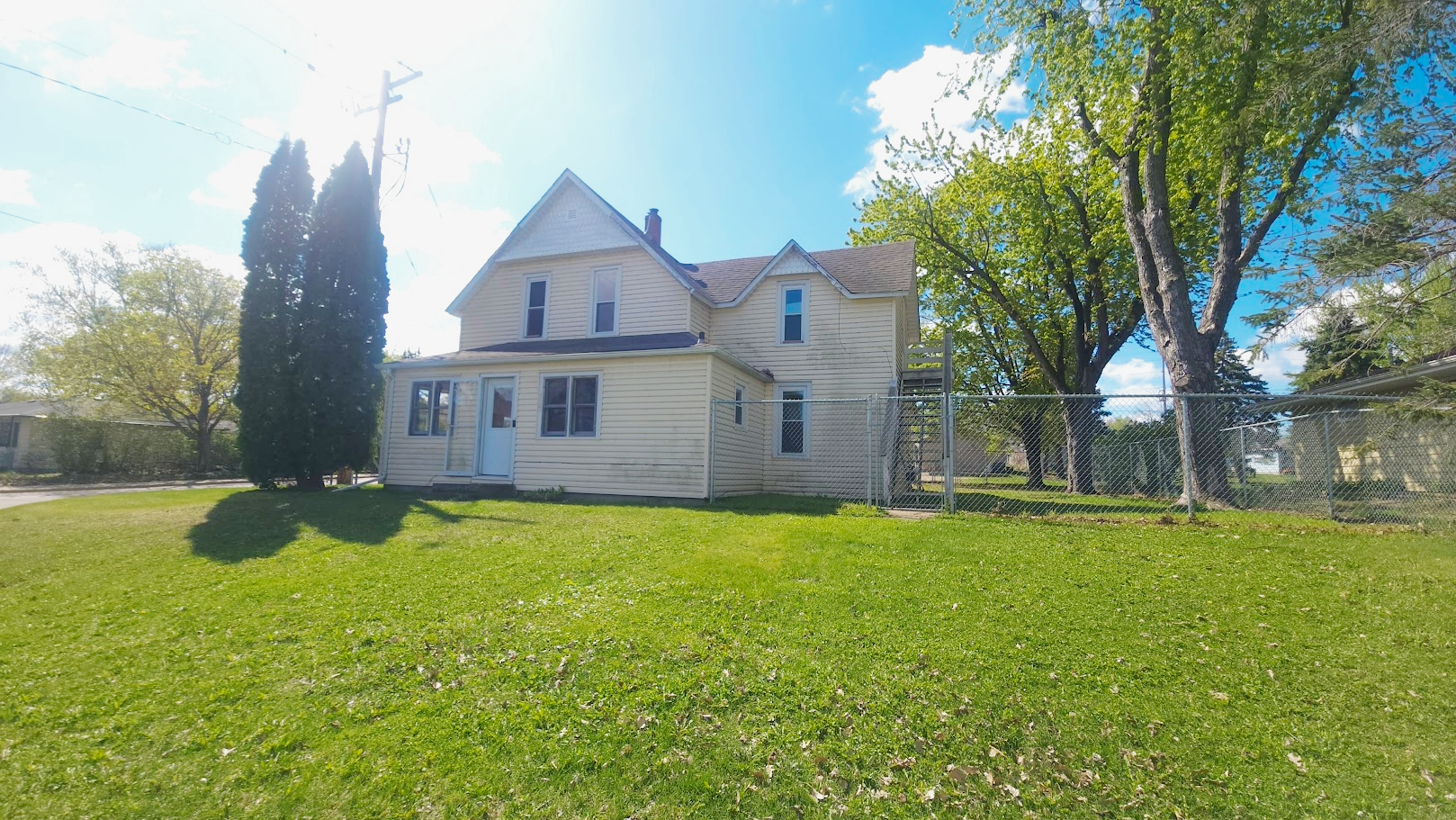325 E Court St has partially fenced yard on a corner lot.