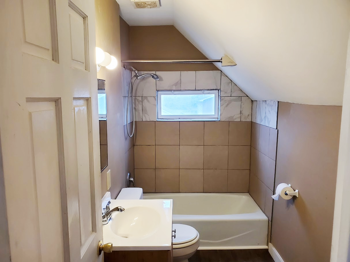 Unit #2 Bath room (upper)