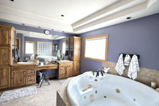 Double vanity and whirpool bath