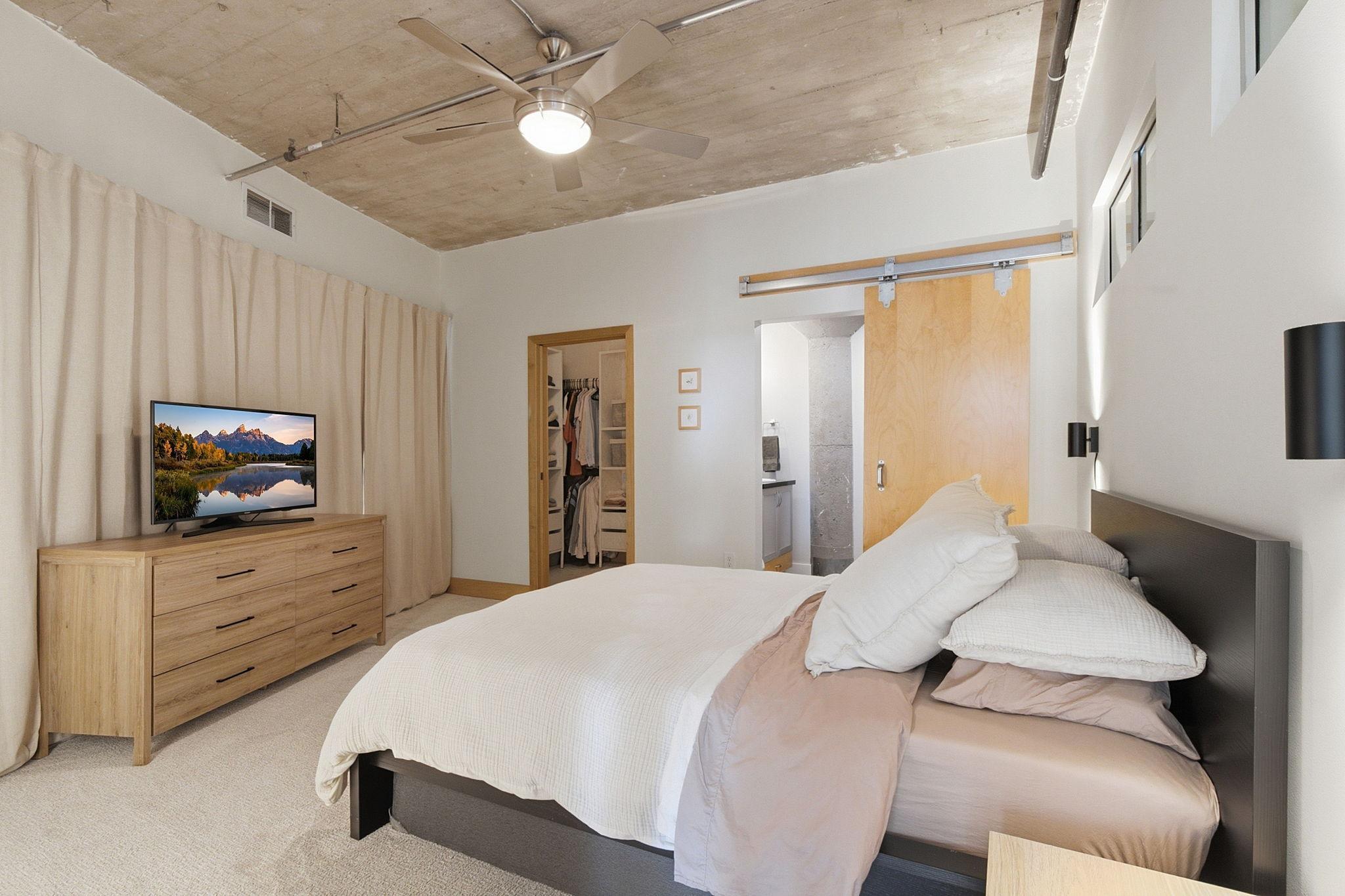 Spacious primary bedroom.