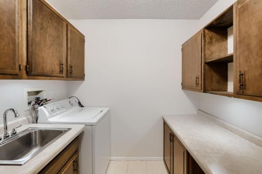 9700 Portland Ave 126 - Web Quality - 011 - 09 Kitchen.jpg
