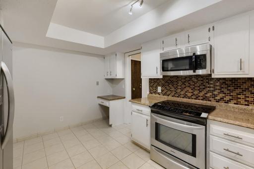 9700 Portland Ave 126 - Web Quality - 007 - 05 Kitchen.jpg