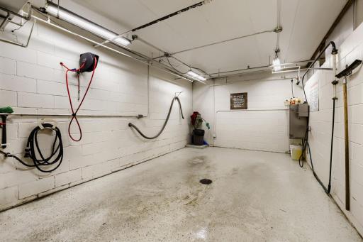 9700 Portland Ave 126 - Web Quality - 023 - 21 Garage.jpg