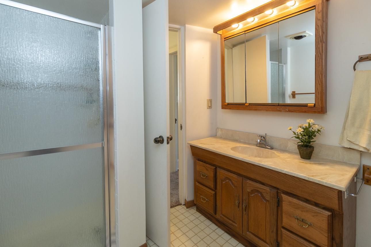 Upper level 3/4 bathroom