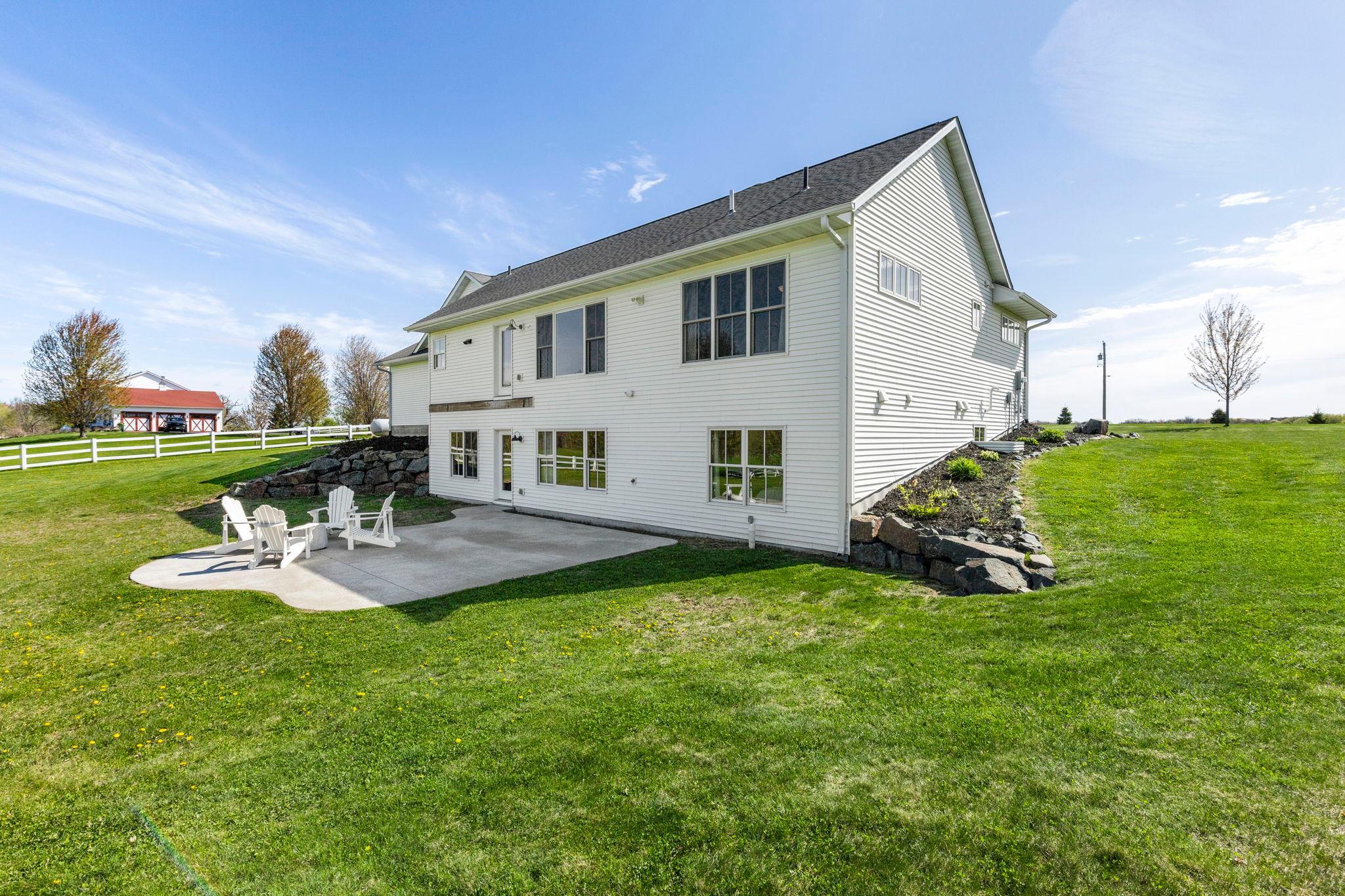 64-web-or-mls-21576 Meadowbrook Ave-28.jpg