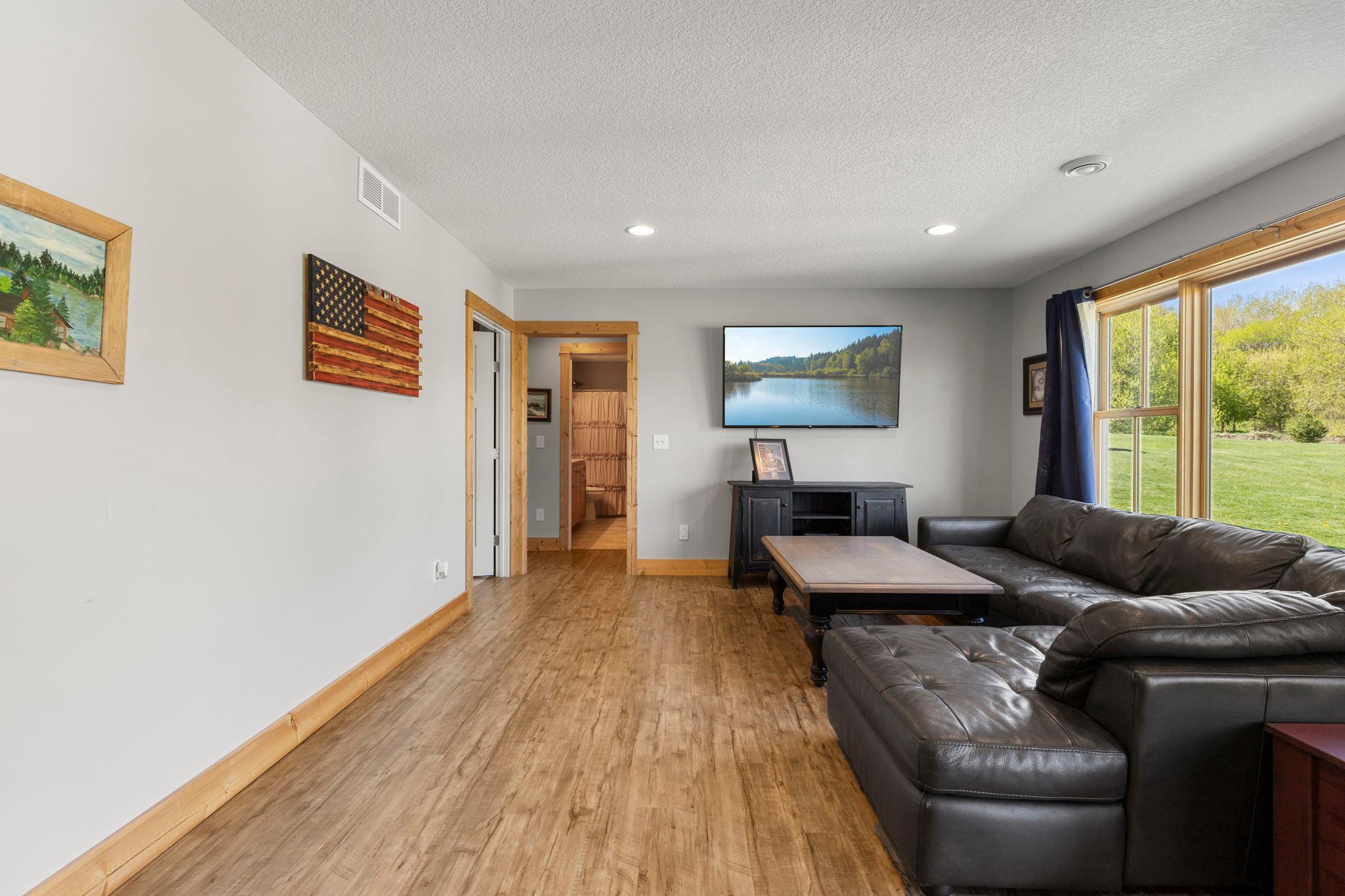 56-web-or-mls-21576 Meadowbrook Ave-141.jpg
