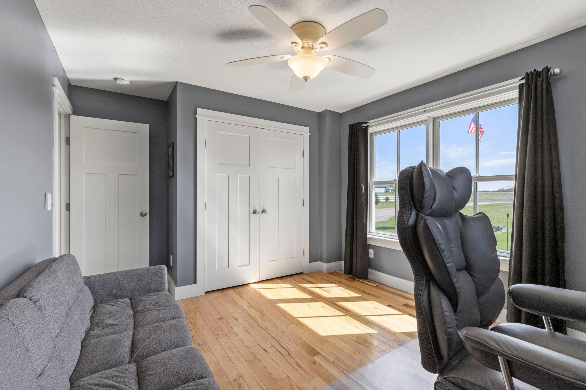 53-web-or-mls-21576 Meadowbrook Ave-132.jpg