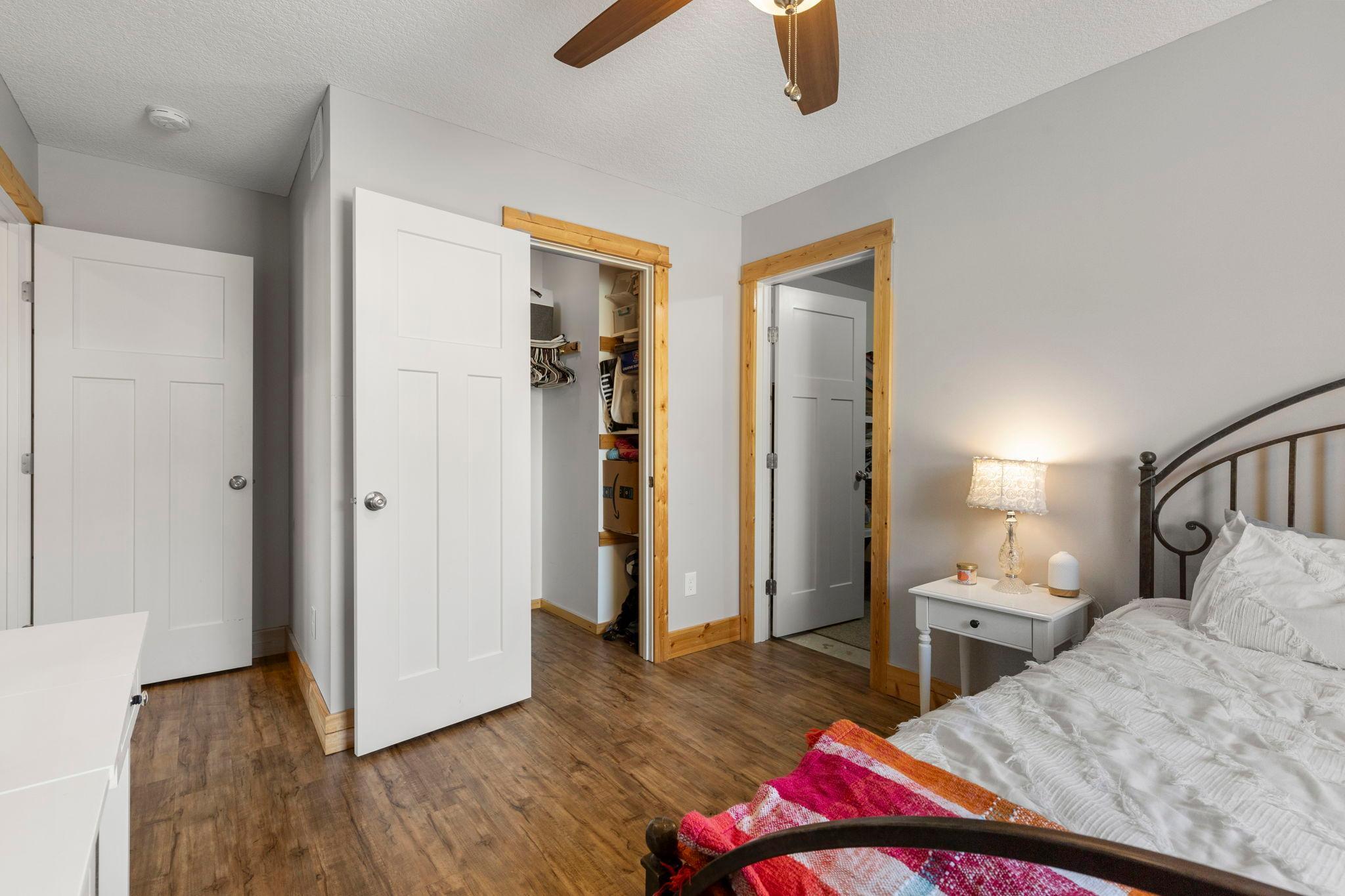 51-web-or-mls-21576 Meadowbrook Ave-165.jpg