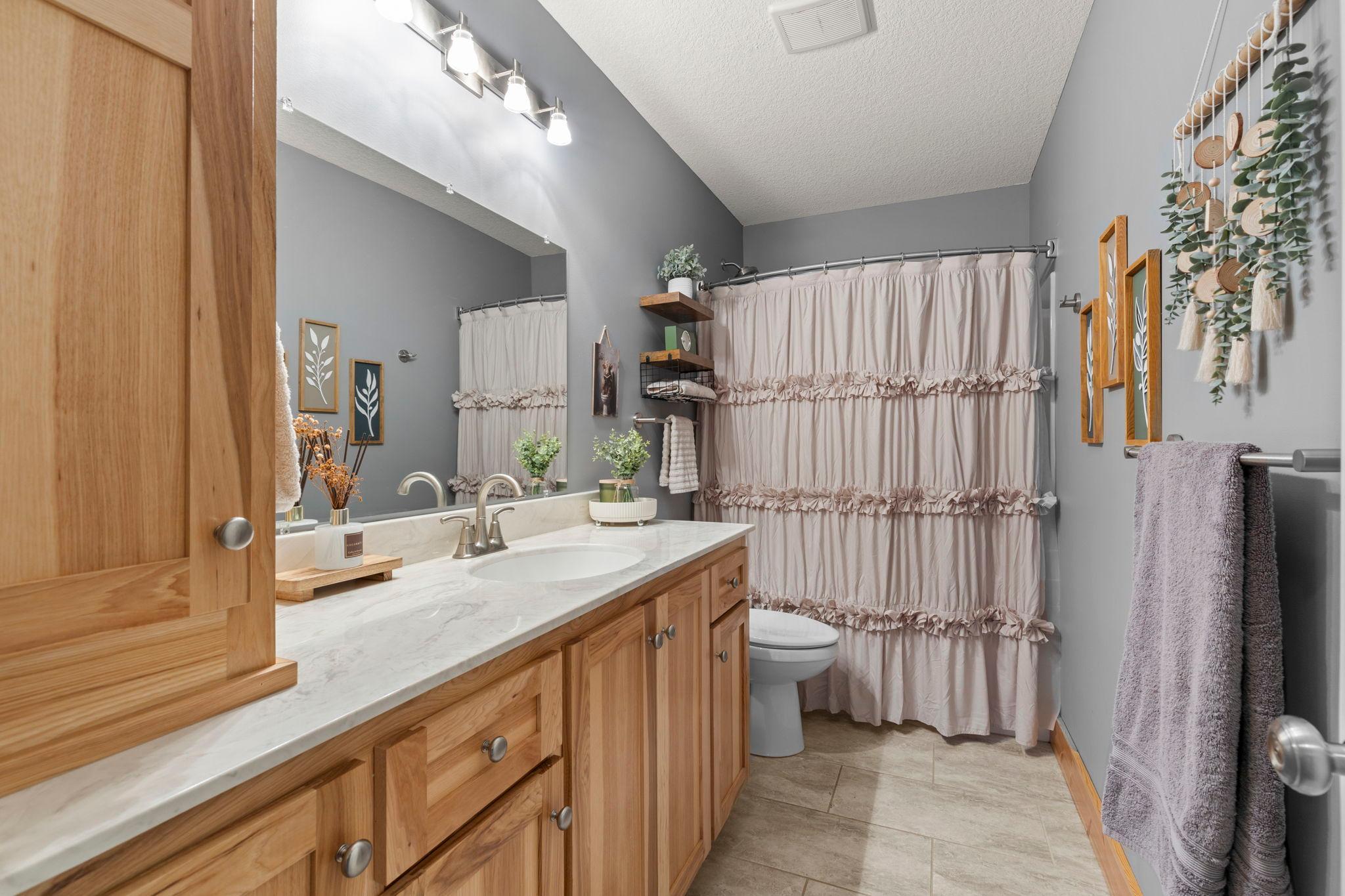 49-web-or-mls-21576 Meadowbrook Ave-159.jpg