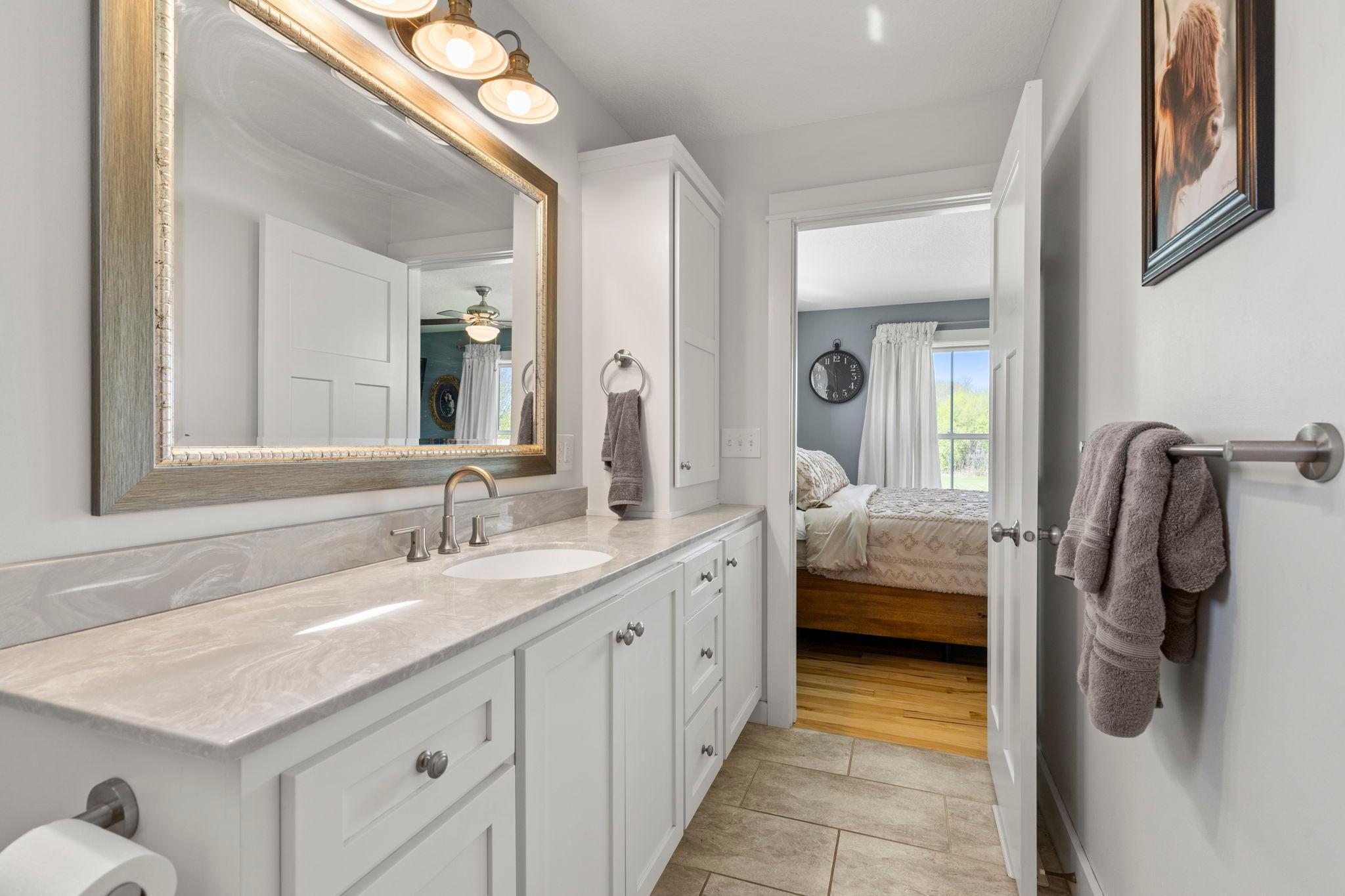 44-web-or-mls-21576 Meadowbrook Ave-120.jpg