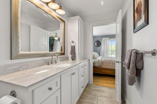 44-web-or-mls-21576 Meadowbrook Ave-120.jpg