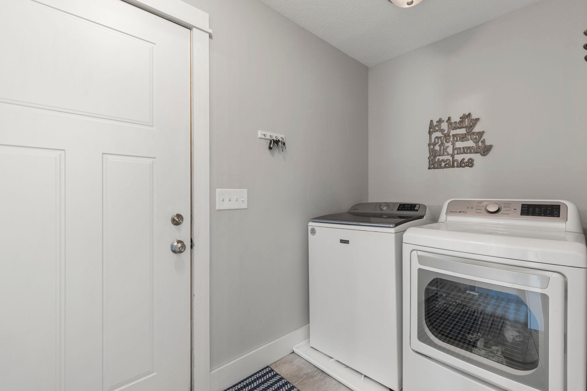 41-web-or-mls-21576 Meadowbrook Ave-108.jpg