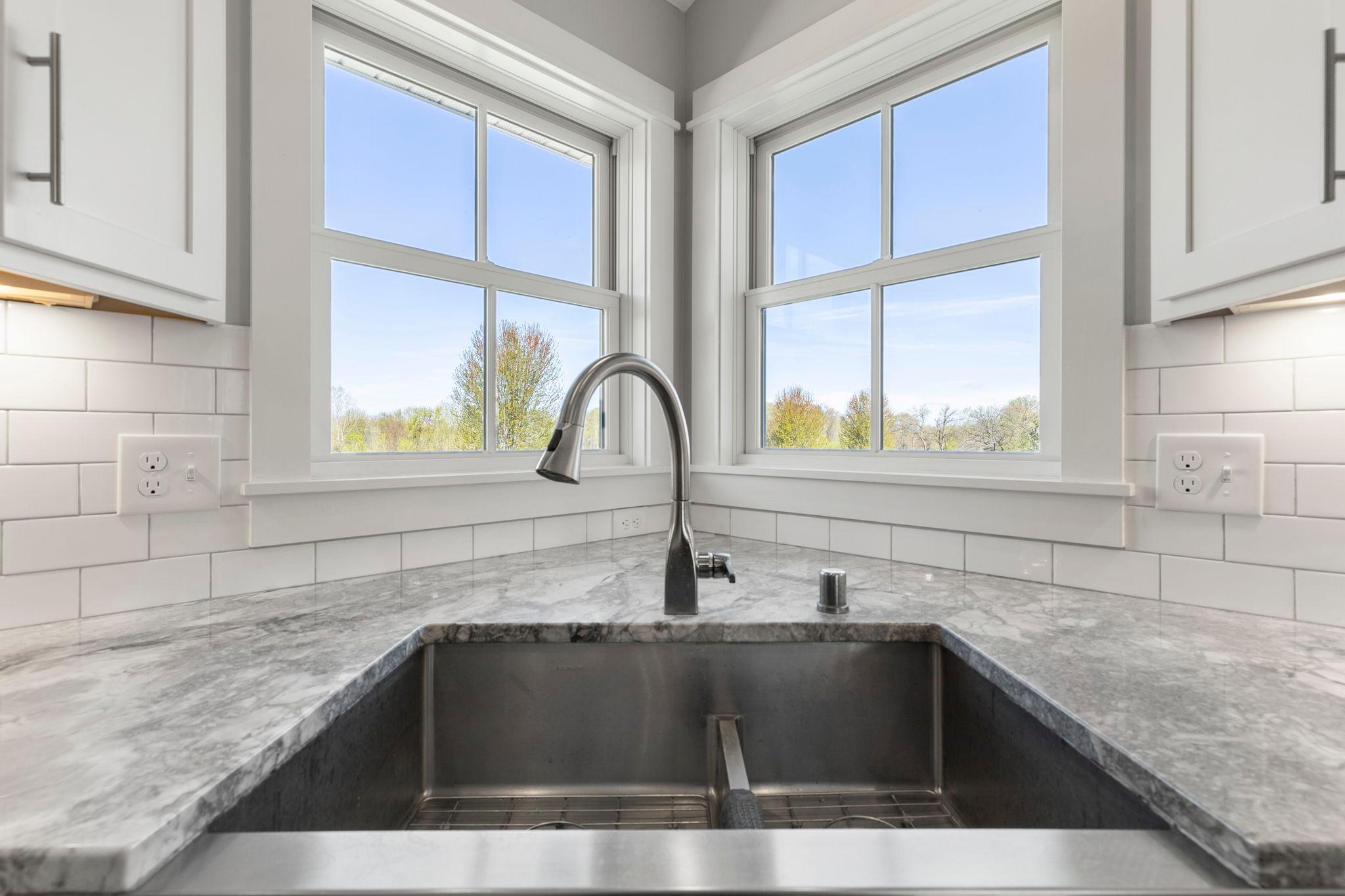 40-web-or-mls-21576 Meadowbrook Ave-99.jpg